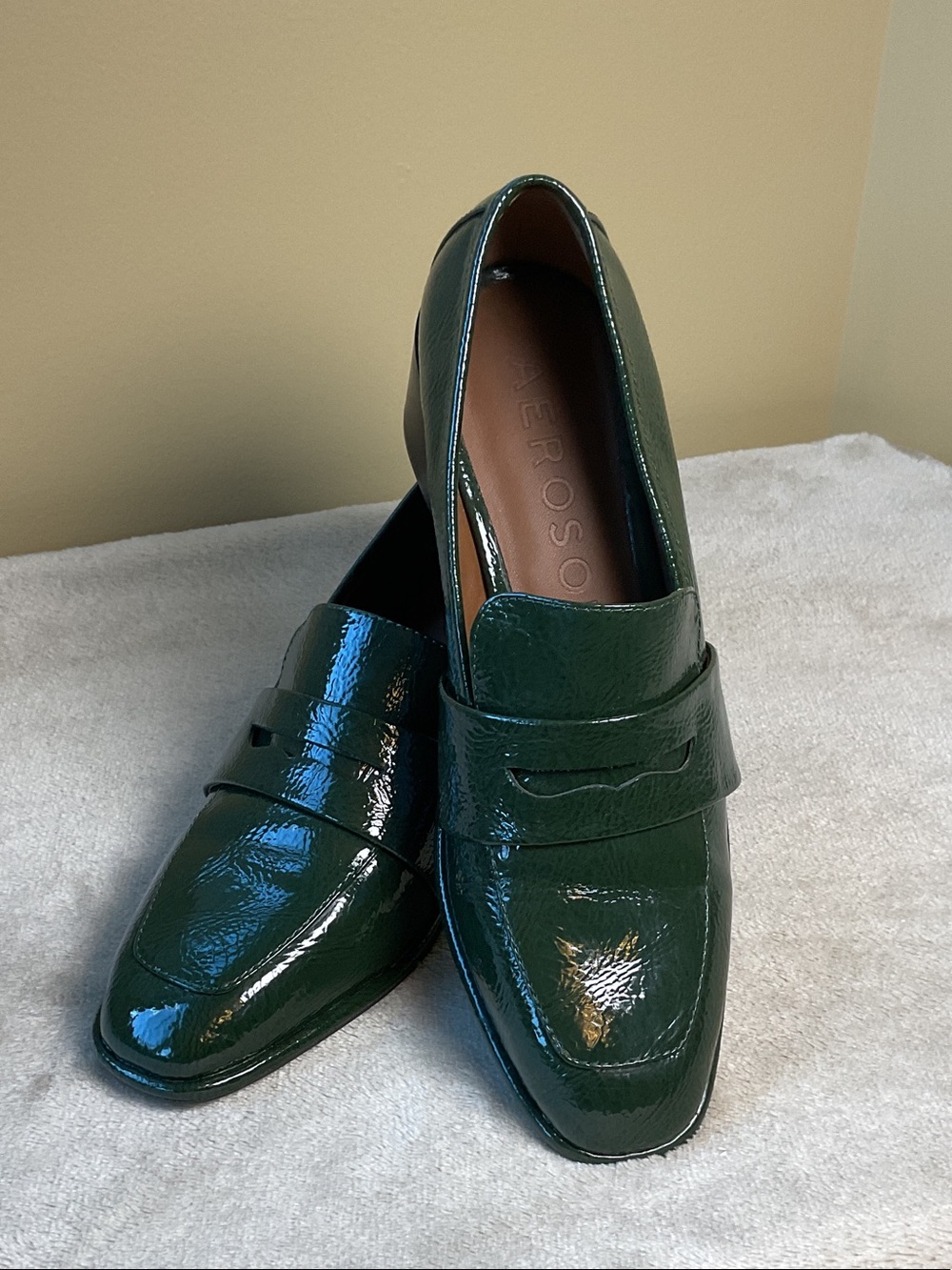 AEROSOLES Dark Green Patent Leather Heeled Penny Loafers Size 8